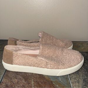 Women’s Toms Slip-On Sneakers